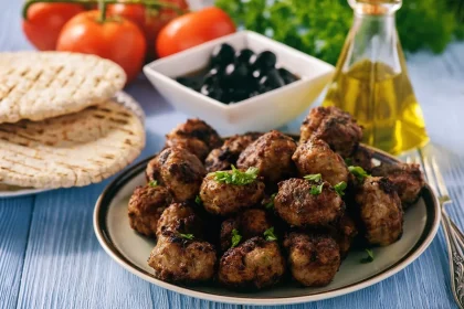 Πώς να φτιάξουμε τους τέλειους αφράτους και τραγανούς κεφτέδες