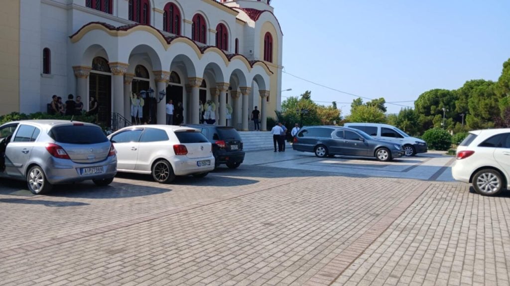Αγρίνιο: Βαθιά οδύνη στην κηδεία του 50χρονου ποδηλάτη Παναγιώτη Μπουλούμπαση