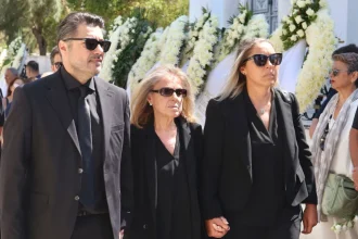 Το τελευταίο αντίο στον Δημήτρη Κωνσταντάρα στο Α' Νεκροταφείο - «Μαχητής, αξιοπρεπής και πρωτοπόρος»