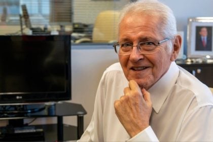 Δημήτρης Κωνσταντάρας: Η σπάνια δημόσια εμφάνιση του δημοσιογράφου πριν από ένα χρόνο