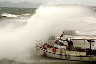 Θυελλώδεις άνεμοι έως 9 μποφόρ την Παρασκευή, έκτακτη σύσκεψη της Επιτροπής Εκτίμησης Κινδύνου - "Σκαρφαλώνει" στους 40 βαθμούς η θερμοκρασία στη Δυτική Ελλάδα