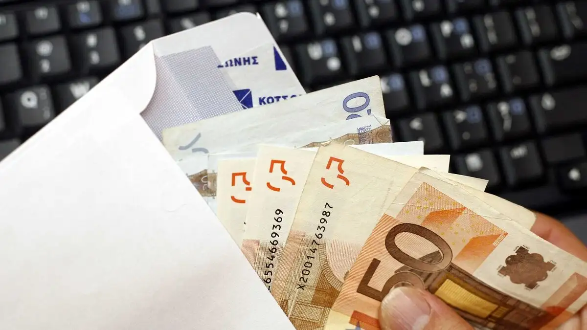 Γνωστή influencer στο στόχαστρο της Δίωξης Ηλεκτρονικού Εγκλήματος - Διαφήμιζε site παράνομου τζόγου