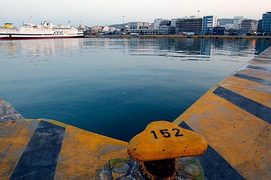 Νεκρή ανασύρθηκε γυναίκα από το λιμάνι του Πειραιά