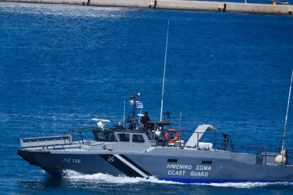Βρέθηκαν ζωντανοί πάνω σε βράχο ο 12χρονος και ο 20χρονος που είχαν πάει για ψαροντούφεκο - «Ακούσαμε φωνές μέσα από τη θάλασσα»