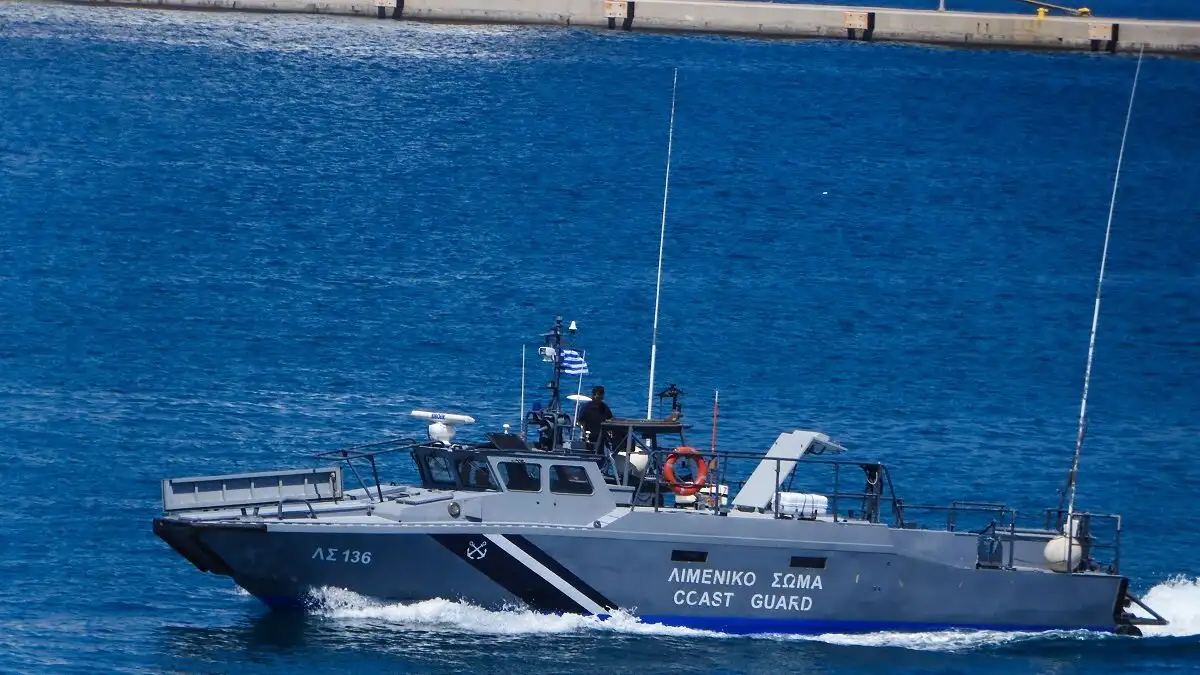 Βρέθηκαν ζωντανοί πάνω σε βράχο ο 12χρονος και ο 20χρονος που είχαν πάει για ψαροντούφεκο - «Ακούσαμε φωνές μέσα από τη θάλασσα»