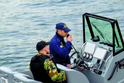 Το ιστιοφόρο ...ξέμεινε μεσοπέλαγα με τους τουρίστες