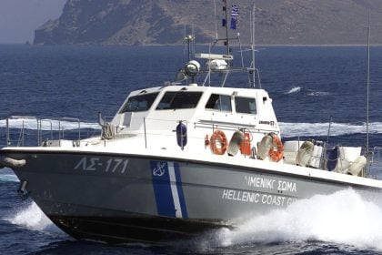 Aίγιο: Μηχανική βλάβη οδήγησε σε ακυβερνησία θαλαμηγό με 9 άτομα