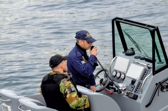 Το ιστιοφόρο ...ξέμεινε μεσοπέλαγα με τους τουρίστες