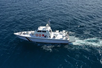 Κρατούμενος Τούρκος διακινητής έπεσε στη θάλασσα κατά τη μεταγωγή του μεταξύ Χίου και Μυτιλήνης - Ερευνες για τον εντοπισμό του