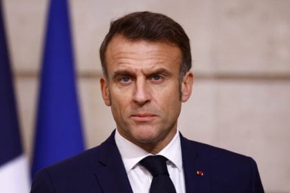 Μακρόν προς Ζελένσκι: Το μέλλον της Ουκρανίας δεν μπορεί να αποφασιστεί χωρίς τους Ουκρανούς