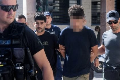 Επιμένουν οι γονείς του 25χρονου που προφυλακίστηκε για τη φωτιά στην Πάτρα