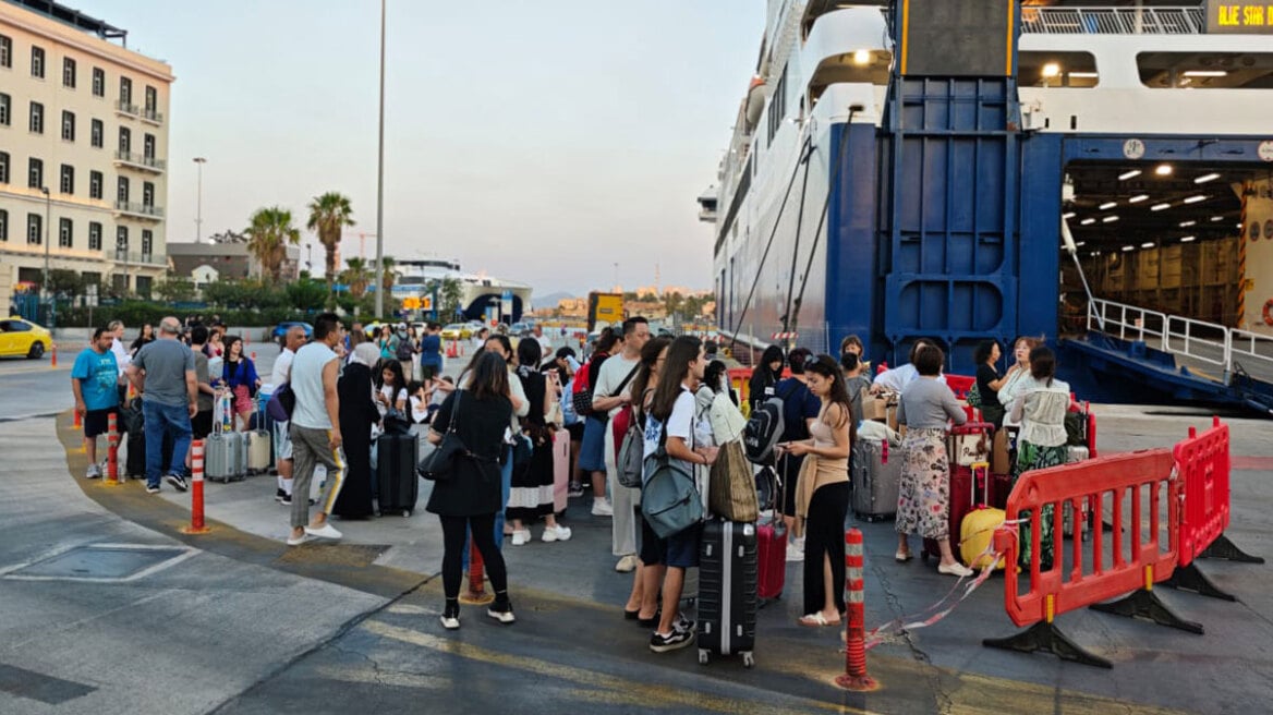 Απαγορευτικό απόπλου: Χιλιάδες επιβάτες «ξέμειναν» στα λιμάνια 