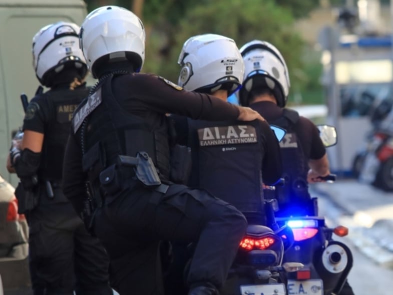  Πάτρα: Ένοπλος εισέβαλε σε φαρμακείο και απείλησε για να πάρει σκευάσματα χωρίς ιατρική συνταγή