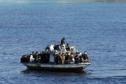 Δείτε βίντεο με σκάφος που μεταφέρει μετανάστες στη Γαύδο