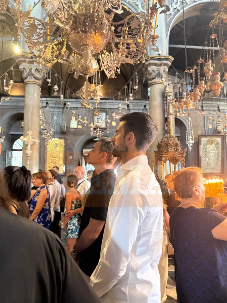 Στην Παναγιά της Τήνου ο Μητσοτάκης με τον Τζόκοβιτς, προσκύνησαν την εικόνα της Μεγαλόχαρης
