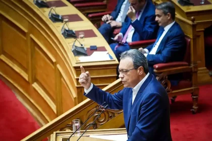 Σωκράτης Φάμελλος: Ο κύριος Μητσοτάκης υπόσχεται ανακαίνιση σχολείων, αλλά χωρίς μαθητές