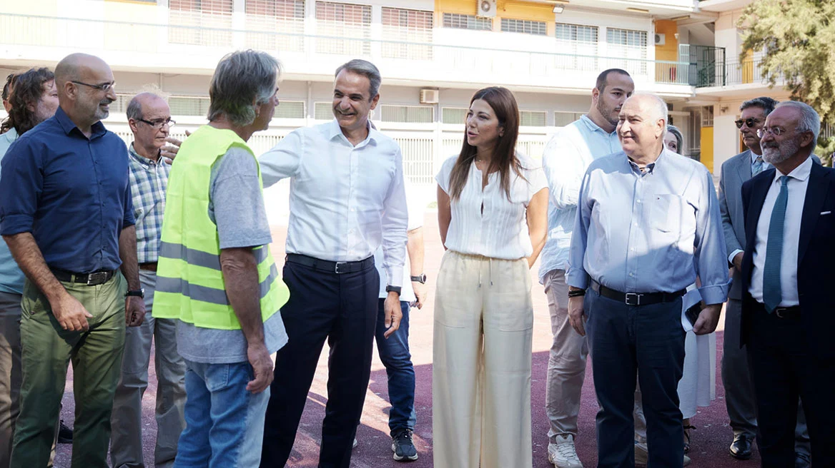 Το 3ο Γυμνάσιο Ζωγράφου, που ανακαινίζεται με το πρόγραμμα «Μαριέττα Γιαννάκου», επισκέφτηκε ο Μητσοτάκης