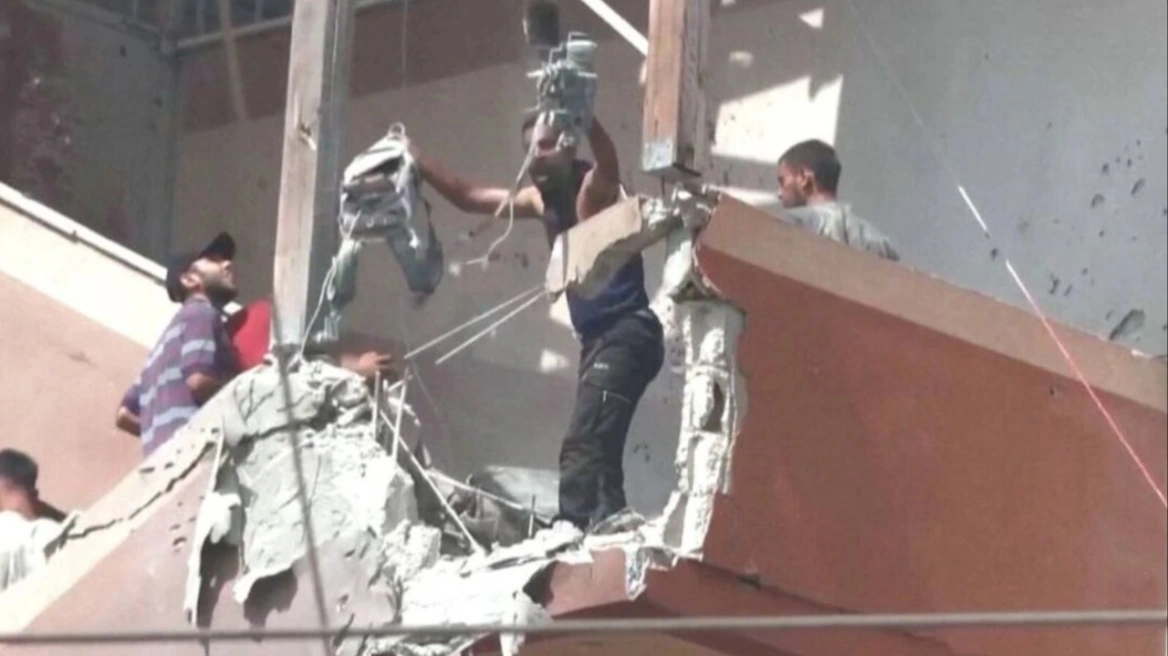 Διεθνής κατακραυγή για τον φονικό βομβαρδισμό νοσοκομείου στη Γάζα με νεκρούς δημοσιογράφους - «Τραγική ατυχία» το χαρακτηρίζει ο Νετανιάχου