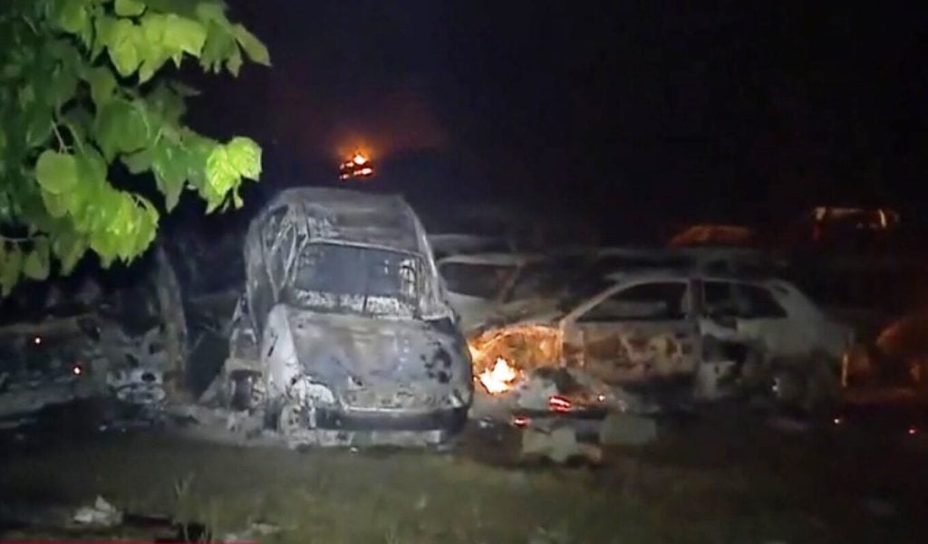 Φωτιά στη Δυτ. Αχαΐα: Οι φλόγες πέρασαν από μάντρα με κατασχεμένα αυτοκίνητα, εκατοντάδες έγιναν στάχτη (ΦΩΤΟ)