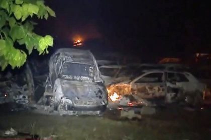 Φωτιά στη Δυτ. Αχαΐα: Οι φλόγες πέρασαν από μάντρα με κατασχεμένα αυτοκίνητα, εκατοντάδες έγιναν στάχτη