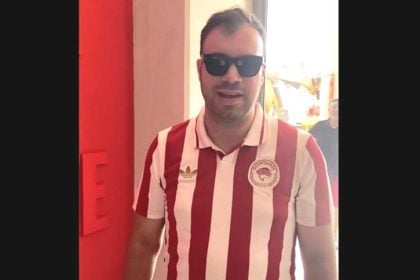 Αυτός είναι ο ιστορικός πρώτος επισκέπτης στο Μουσείο του Ολυμπιακού!