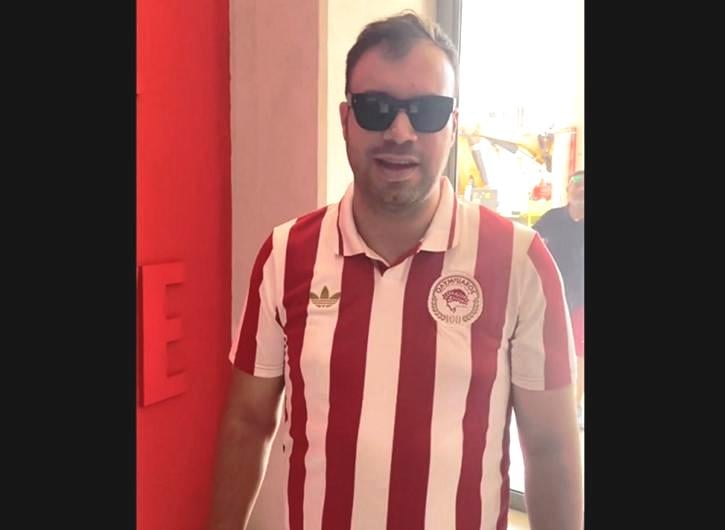 Αυτός είναι ο ιστορικός πρώτος επισκέπτης στο Μουσείο του Ολυμπιακού!
