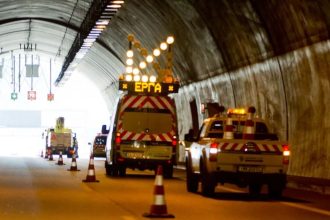 Χάος στην Περιμετρική Πάτρας: Καραμπόλα τριών οχημάτων μέσα σε σήραγγα