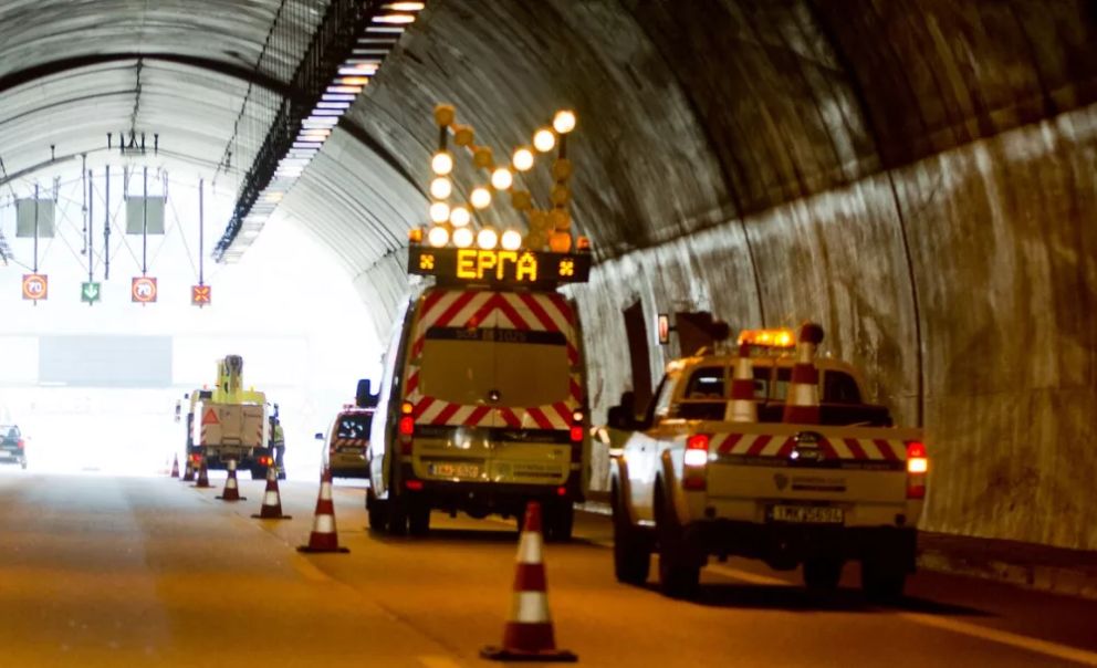Χάος στην Περιμετρική Πάτρας: Καραμπόλα τριών οχημάτων μέσα σε σήραγγα