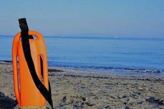 Πάτρα: Νεαρή ναυαγοσώστρια έσωσε 60χρονη στην παραλία των Αραχωβιτίκων