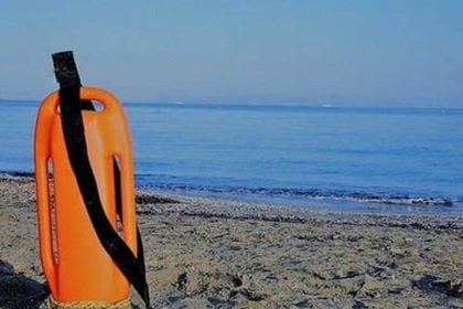 Πάτρα: Νεαρή ναυαγοσώστρια έσωσε 60χρονη στην παραλία των Αραχωβιτίκων