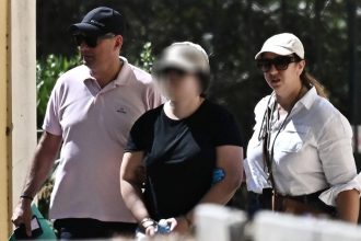 Παλαιό Φάληρο: Βρέθηκε το φόρεμα που φορούσε η μητέρα όταν άφησε την 3χρονη στη θάλασσα – Το είχε κρύψει σε θάμνους