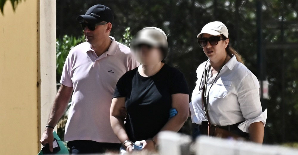 Παλαιό Φάληρο: Βρέθηκε το φόρεμα που φορούσε η μητέρα όταν άφησε την 3χρονη στη θάλασσα – Το είχε κρύψει σε θάμνους