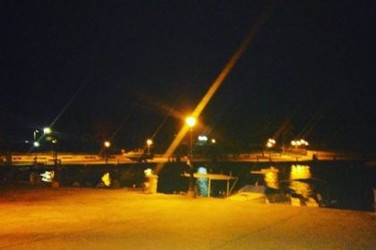 Χαμός στο Παλούκι Ηλείας: Μηχανάκι κατέληξε στο λιμάνι ΦΩΤΟ