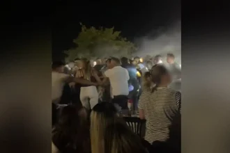 Άγριο ξύλο σε πανηγύρι στην Αιτωλοακαρνανία: Η Γωγώ Τσαμπά φώναζε να σταματήσουν - BINTEO