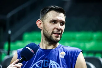 Κώστας Παπανικολάου: “Από την Εθνική δεν σταματάς, σε σταματάει αυτή για να έρθουν τα νέα παιδιά”