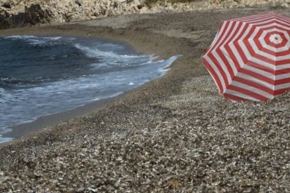 Χαλκιδική: Τραυματίστηκε 26χρονη από ομπρέλα θαλάσσης – Μεταφέρθηκε στο νοσοκομείο