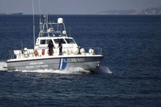 Κυλλήνη: Το ιστιοφόρο με τουρίστες "βρήκε" σε αβαθή