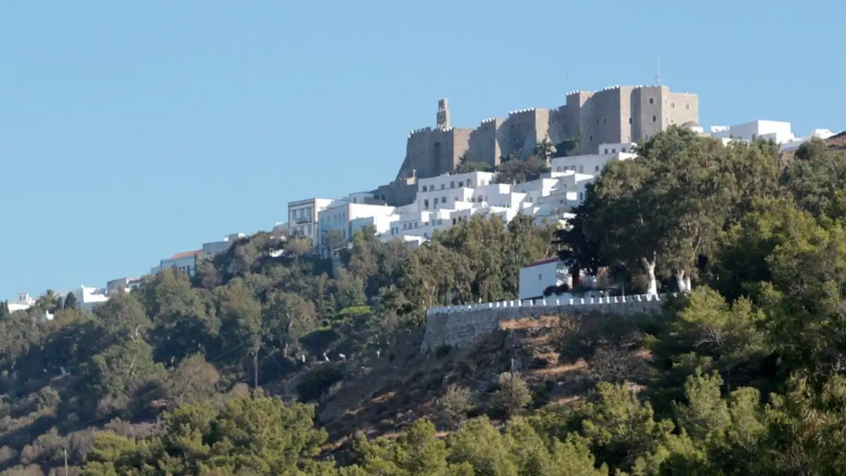 Πάτμος: Παρέμβαση εισαγγελέα για τα λύματα – Κλιμάκιο της ΕΥΔΑΠ στο νησί για την αντιμετώπιση του προβλήματος
