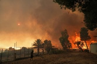 Νέα μελέτη δείχνει ότι ο καπνός από δασικές πυρκαγιές είναι 14 φορές πιο επικίνδυνος από ό,τι πιστεύαμε