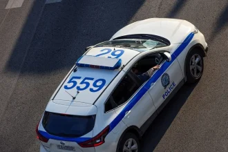 Στο Αυτόφωρο αδελφός γνωστής παρουσιάστριας: Πιάστηκε να οδηγεί μεθυσμένος και επιτέθηκε σε αστυνομικούς