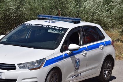 ΤΩΡΑ: Εκτροπή και ανατροπή ΙΧ στην παλαιά εθνική, στο ύψος των Καμαρών
