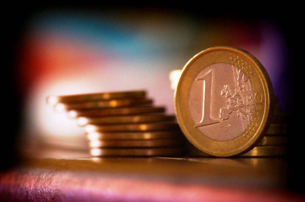 Συνάλλαγμα: Το ευρώ υποχωρεί οριακά 0,02%, στα 1,1701 δολάρια