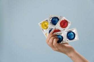 Καλοκαίρι και σεξουαλική υγεία: Η σιωπηλή αύξηση των ΣΜΝ