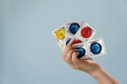 Καλοκαίρι και σεξουαλική υγεία: Η σιωπηλή αύξηση των ΣΜΝ