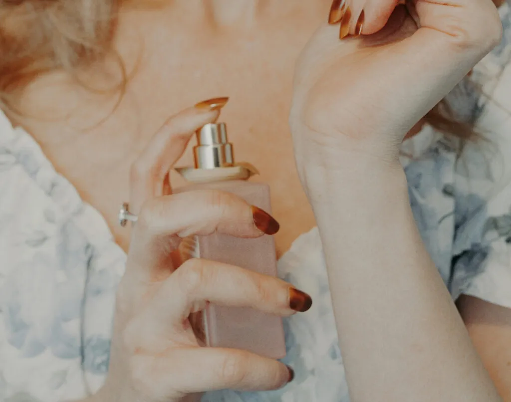 Τρία tips & tricks για να έχει μεγαλύτερη διάρκεια το άρωμά σας