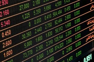 Συνάλλαγμα: Το ευρώ υποχωρεί 0,08% στα 1,1655 δολάρια