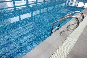 Σχολεία: Από τον Νοέμβριο το μάθημα της κολύμβησης για τους μαθητές Γ’ και Δ’ Δημοτικού