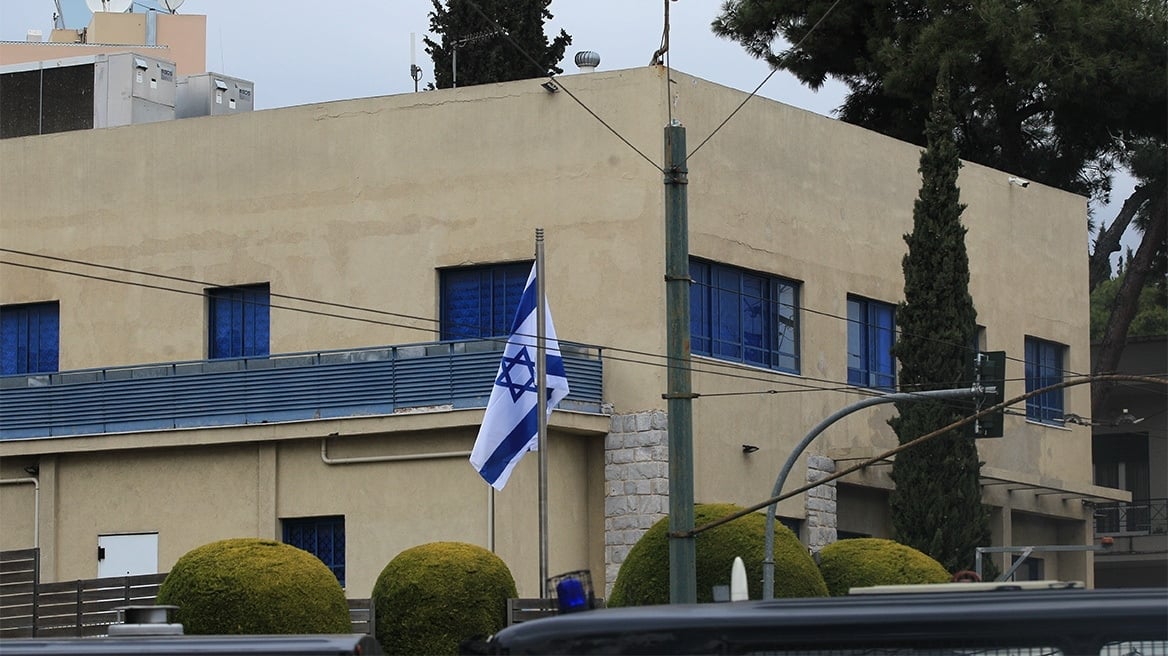 Πρεσβεία Ισραήλ: «Ψευδή και αβάσιμα» τα δημοσιεύματα ότι το προσωπικό της έχει εκκενώσει τις κατοικίες του