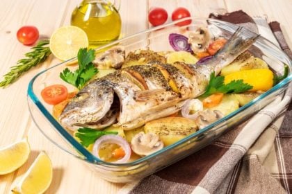Ψάρι στο φούρνο με πατάτες