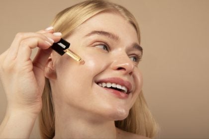 Το skincare συστατικό που επιστρέφει δυναμικά στη ρουτίνα μας το φθινόπωρο